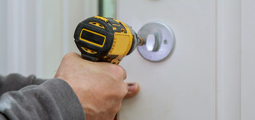 Street Locksmith For Smart Lock Repair in Newark, NJ